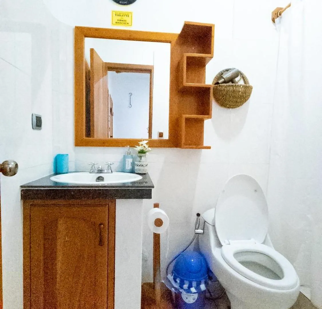 Bed and Breakfast Pacific Blue House Puerto Ayora  Bed & Breakfast Puerto Ayora (Galapagos Islands)